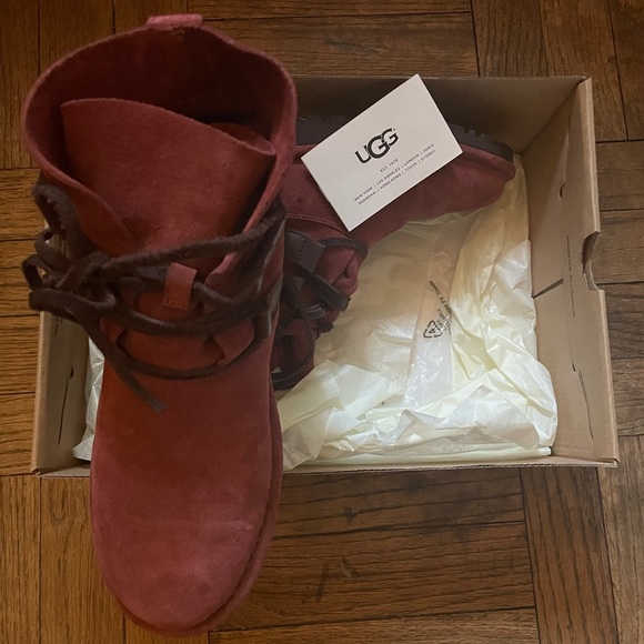 UGG AUSTRALIA ELVI RED BOOTS - Picture 3 of 5
